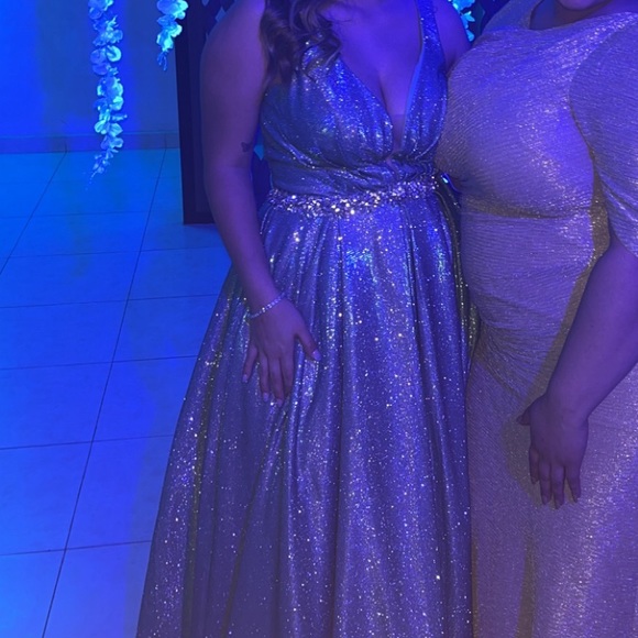 It’s in great condition, only worn once. - Picture 1 of 3